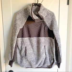 Maurices Quilted Sherpa Pullover- Size Small
